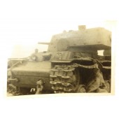 Foto van vernietigde Sovjet tank KV-1, juli 1941.